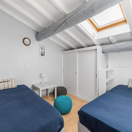 2 Bedroom Home For 6 *